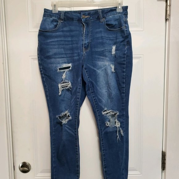 RUE 21 CURVY Mid-Rise Ankle Distressed Jeggings - Picture 1 of 16